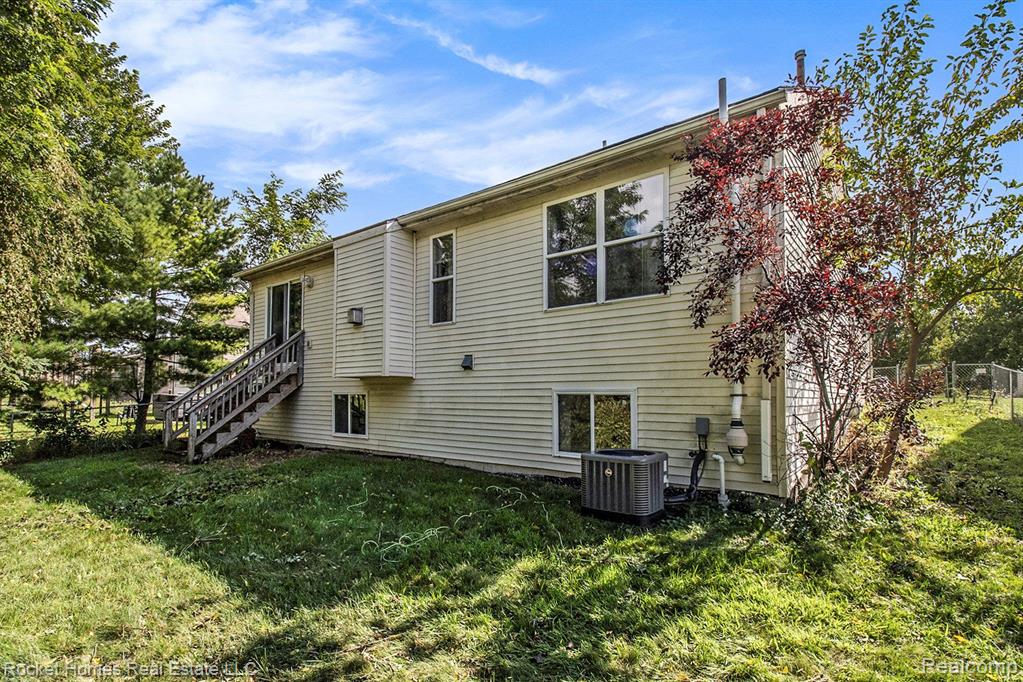 7256 MAPLELAWN Drive, Ypsilanti, MI 48197 — Photo 26