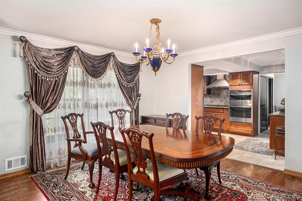 4408 Knightsbridge Lane, West Bloomfield, MI 48323 — Photo 9