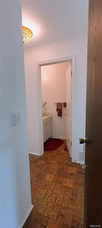 7506 Culpepper Court, Westland, MI — Photo 10