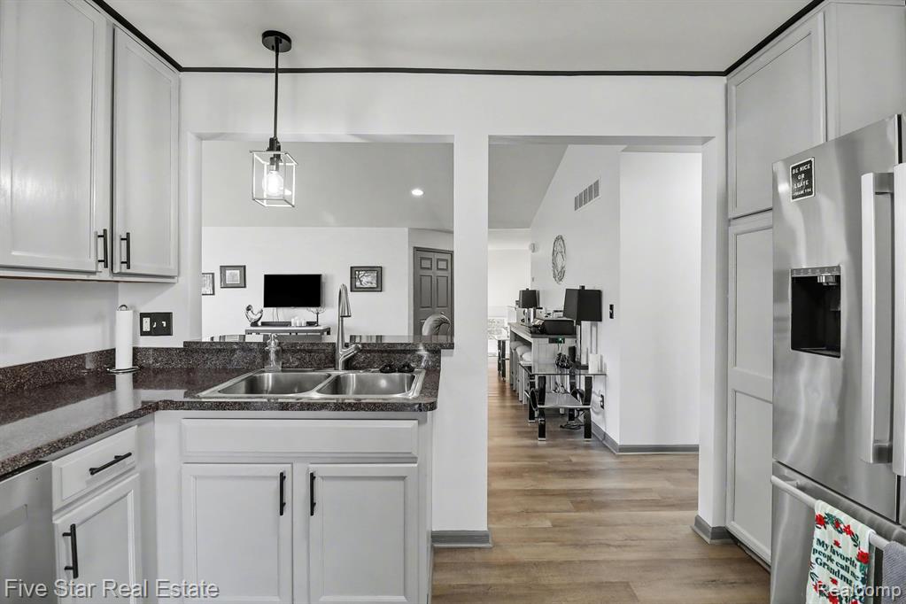 153 S Vista, Auburn Hills, MI 48326 — Photo 8