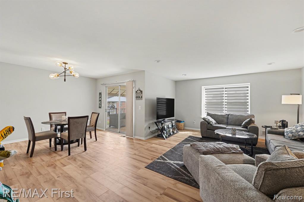 31120 Hunters Drive, 98, Farmington, MI 48334 — Photo 5