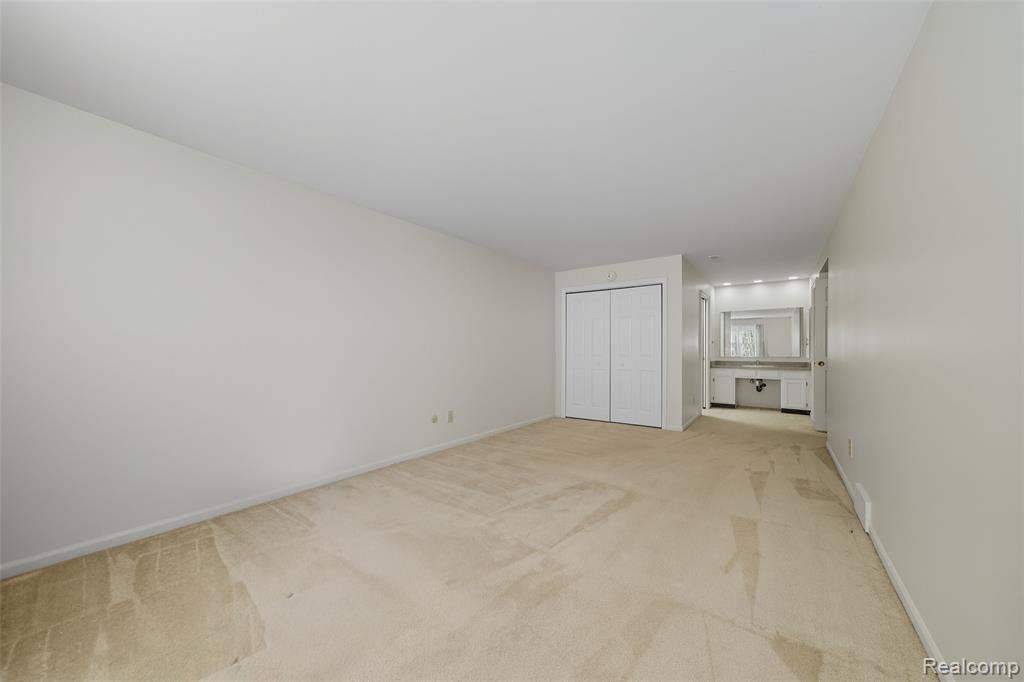 19710 W 13 Mile Road, 108, Beverly Hills, MI 48025 — Photo 24