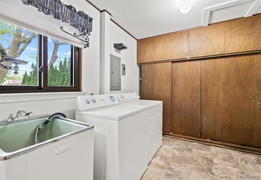 2475 Lafay Drive, West Bloomfield, MI 48324 — Photo 14