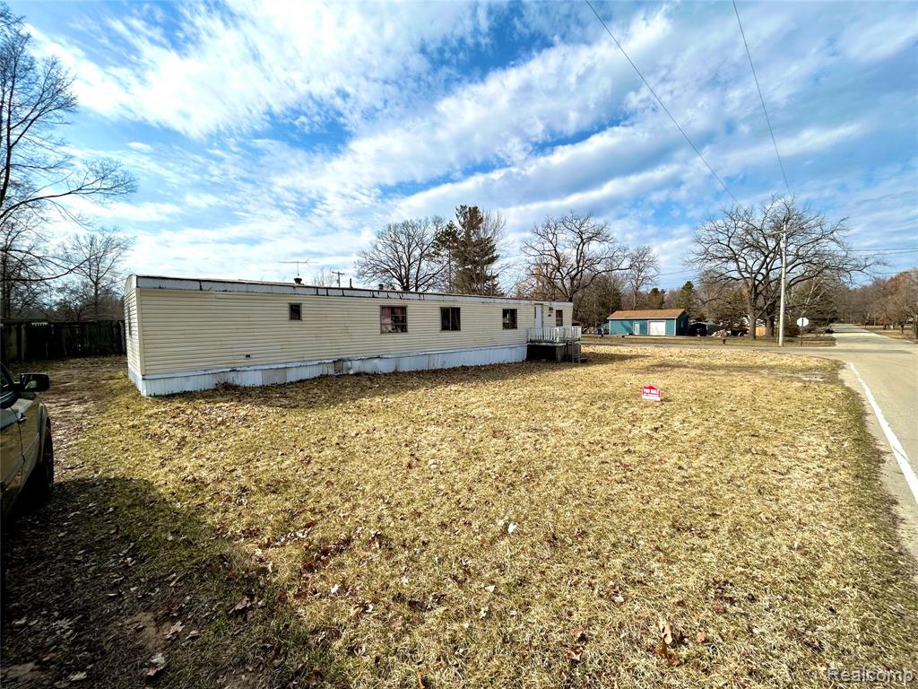 504 LOCUST Street, Howard City, MI 49329 — Photo 4