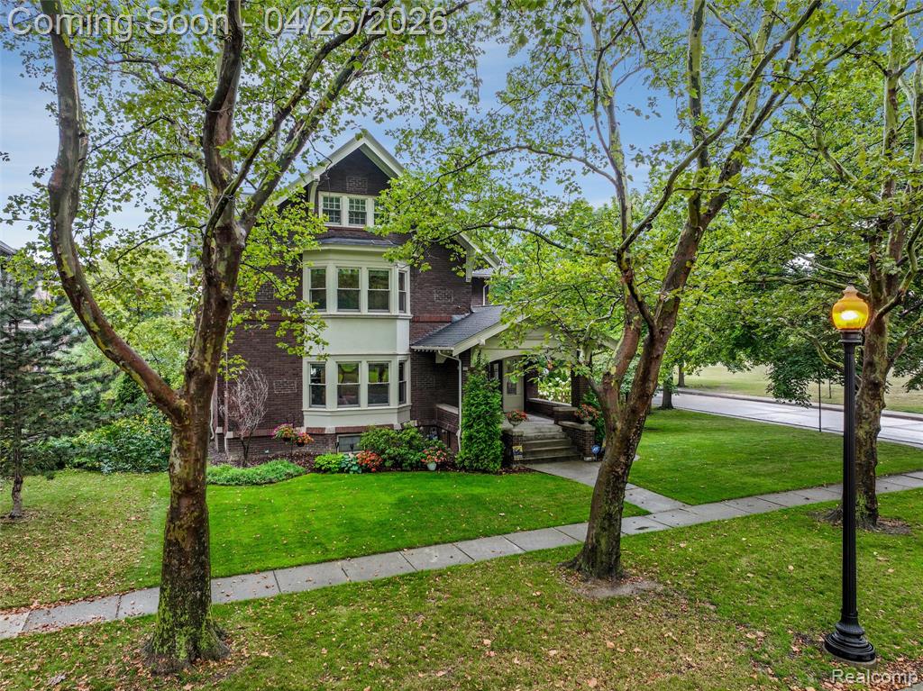 658 Pallister, Detroit, MI 48202 — front exterior