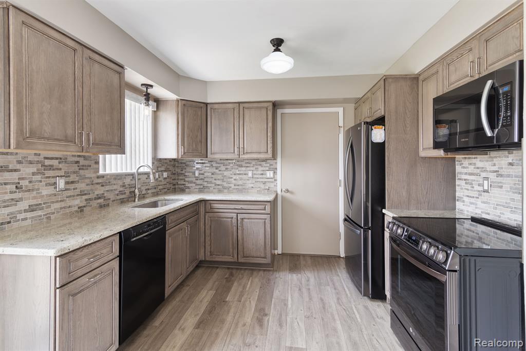 635 HECHT Drive, Madison Heights, MI 48071 — Photo 6