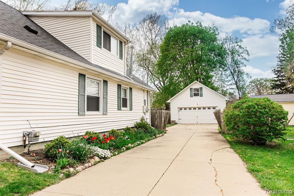 5037 1ST Street, Swartz Creek, MI 48473 — Photo 2