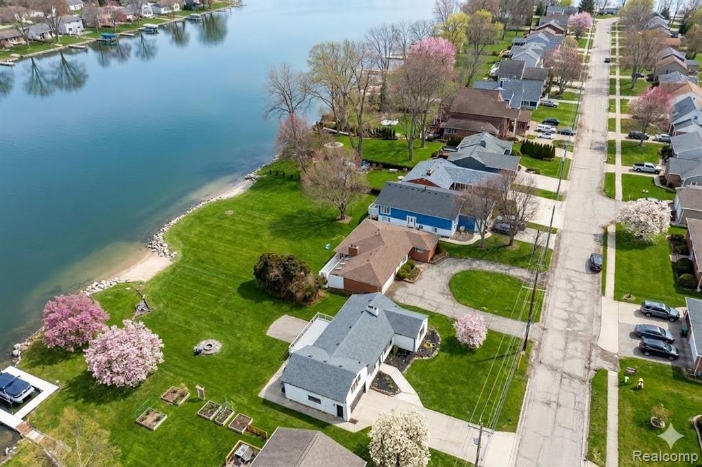915 James K Boulevard, Pontiac, MI 48341 — Photo 10