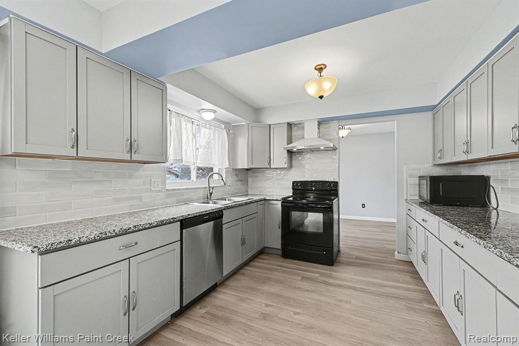 47064 Sarnus Drive, Macomb, MI 48044 — Photo 17