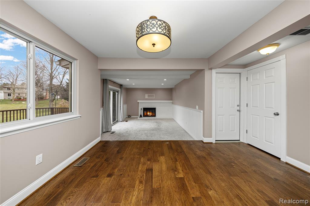 864 Dressler Lane, Rochester Hills, MI 48307 — Photo 14