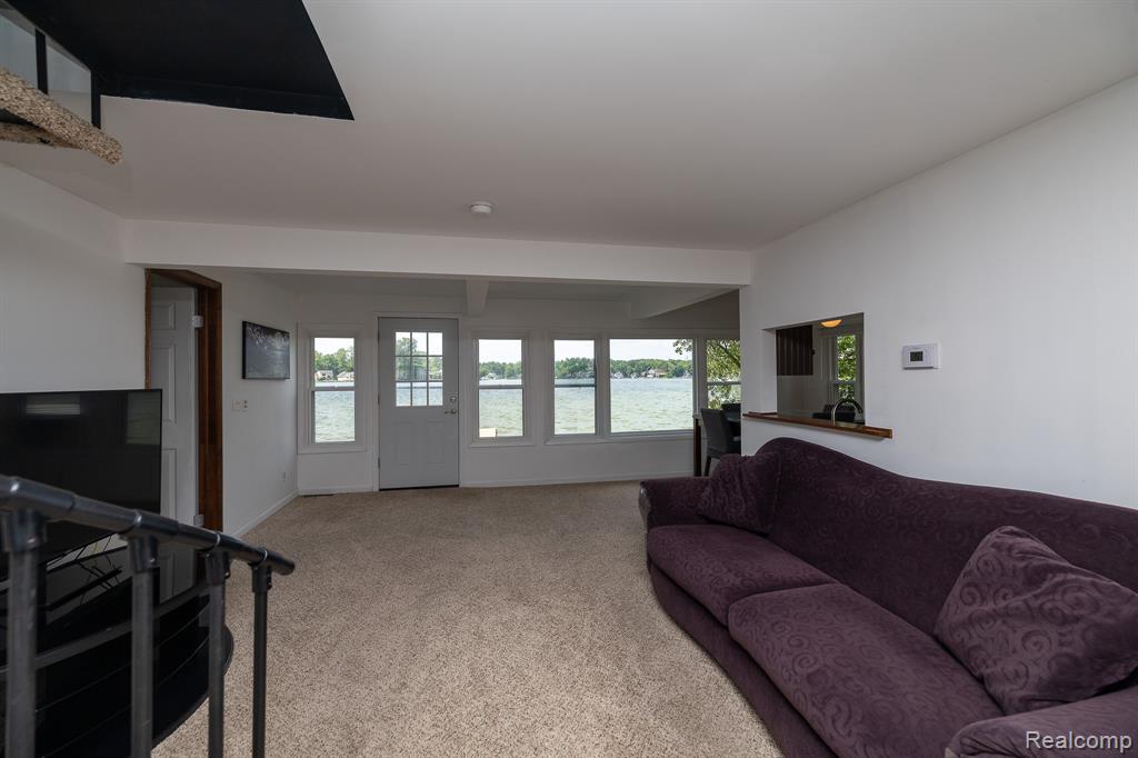 8691 Cooley Lake Road, Commerce Twp, MI 48382 — Photo 6