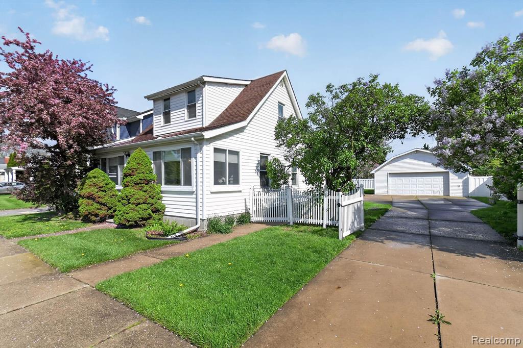 1518 Chestnut Street, Wyandotte, MI 48192 — Photo 2