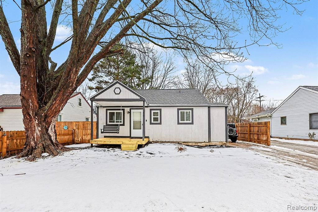 46 E Glass Road, Ortonville, MI 48462 — Photo 2