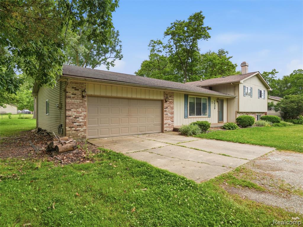 2439 N Long Lake Road, Fenton, MI 48430 — Photo 21