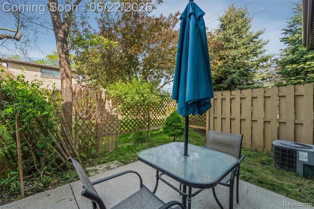 32105 W 12 Mile Road, Farmington, MI 48334 — Photo 32