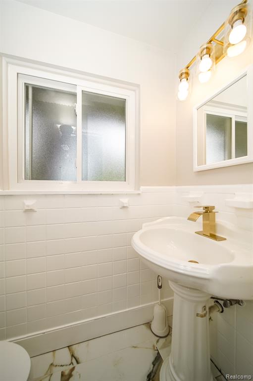 19041 Bungalow Drive, Lathrup Village, MI 48076 — Photo 33