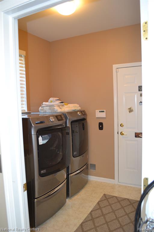 8290 HUMMINGBIRD Drive, Ypsilanti, MI 48197 — Photo 17