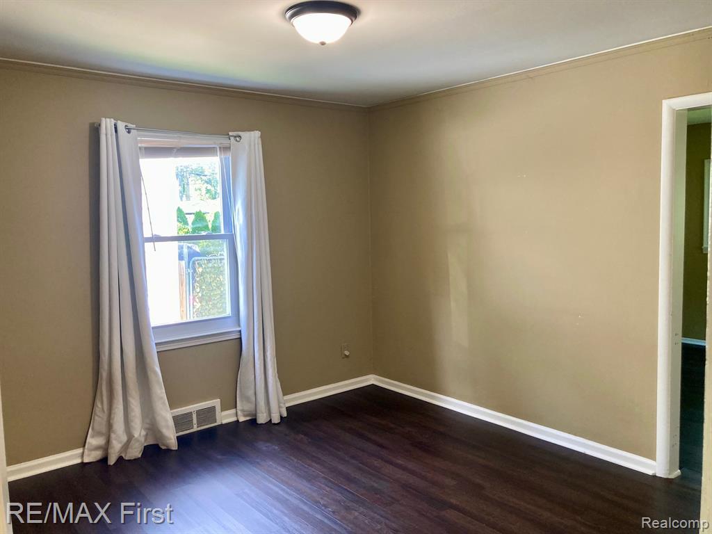 402 KENSINGTON Avenue, Ferndale, MI 48220 — Photo 4