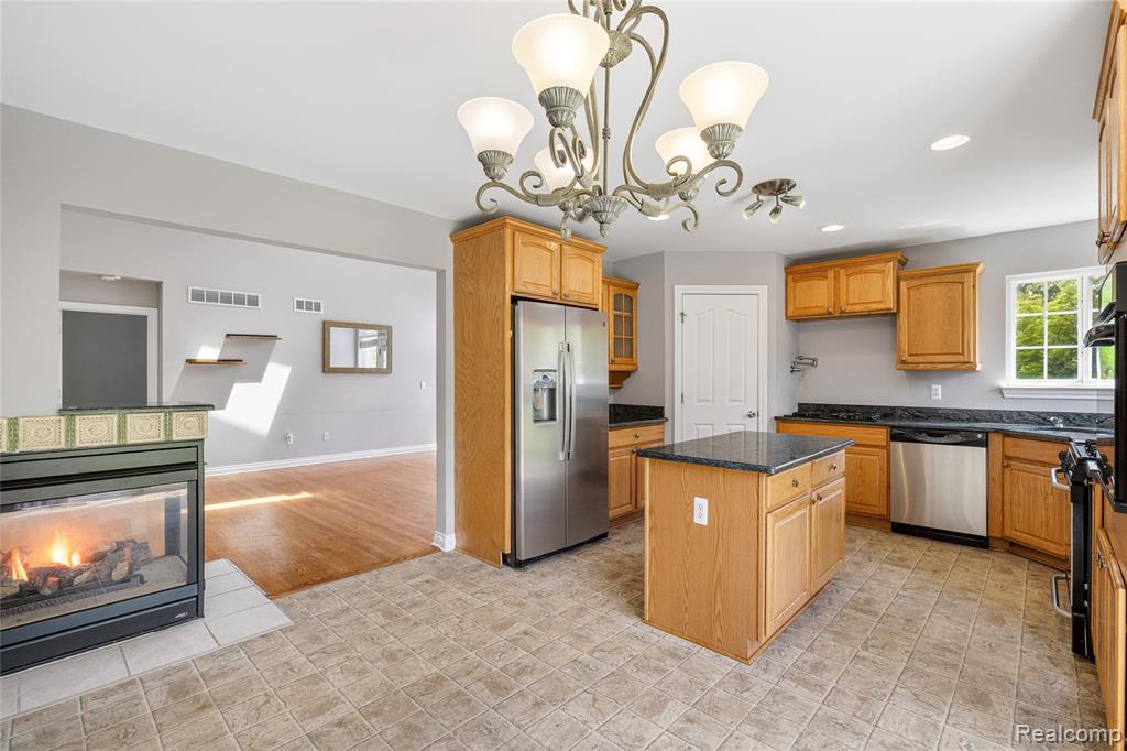 20798 Oak Ridge Drive, Clinton Twp, MI 48036 — Photo 11