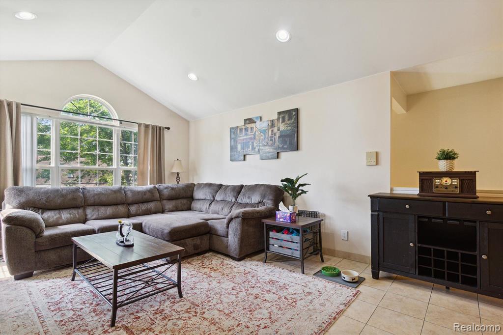 4174 BERKSHIRE Drive, Sterling Heights, MI 48314 — Photo 11