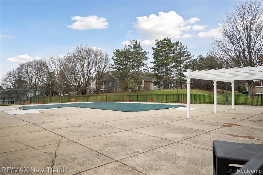 6641 HEARTHSIDE Court, West Bloomfield, MI — Photo 36