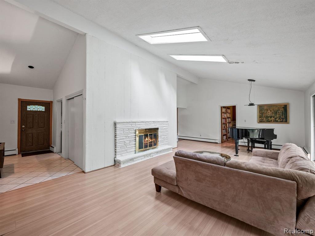 4550 W MAPLE Road, Bloomfield Hills, MI 48301 — Photo 8