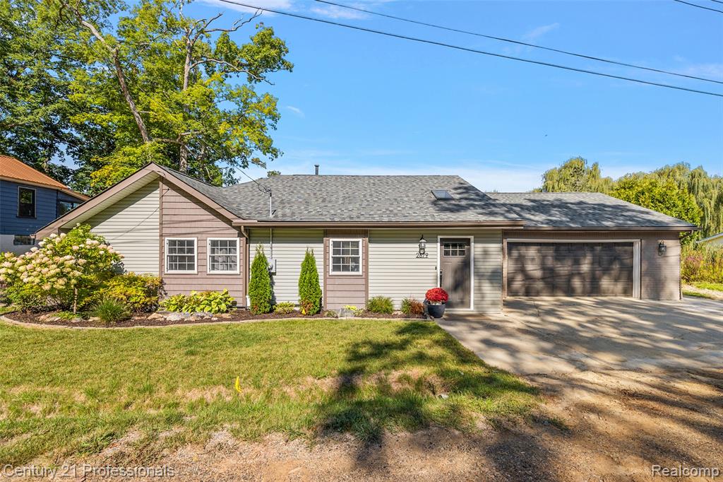 2679 Lakeview Drive, Ortonville, MI 48462 — Photo 61
