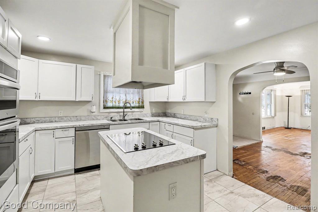 835 S Saginaw Street, Lapeer, MI 48446 — Photo 9