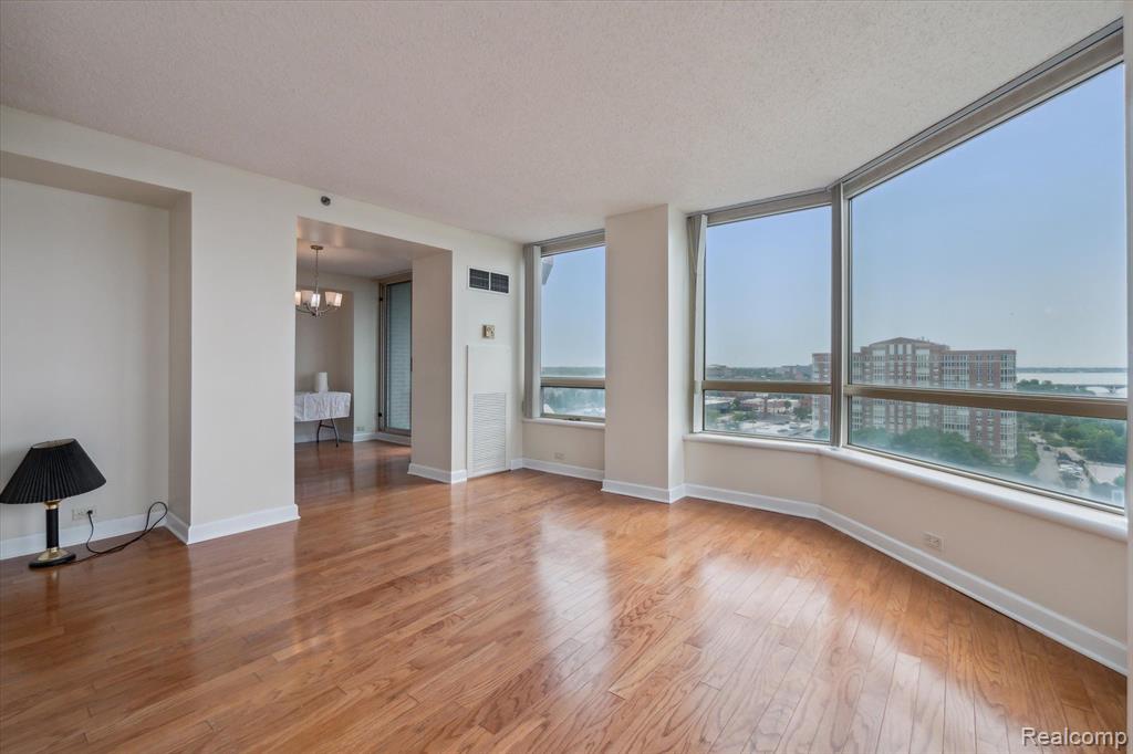 3320 SPINNAKER Lane, 74-14C, Detroit, MI 48207 — Photo 11