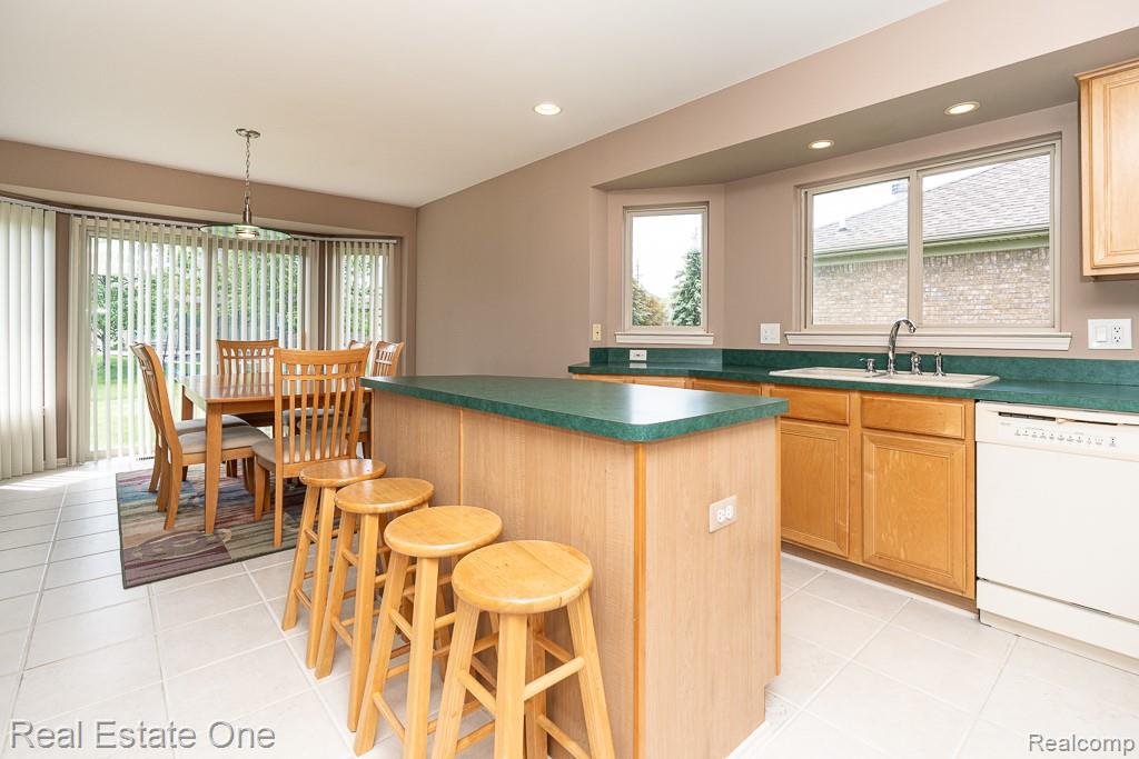 52033 Pebble Creek Drive, New Baltimore, MI 48047 — Photo 8