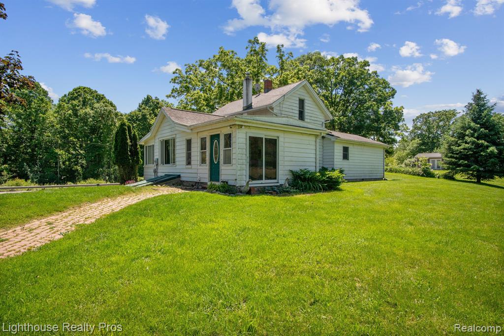67640 W 8 MILE Road, South Lyon, MI 48178 — Photo 40