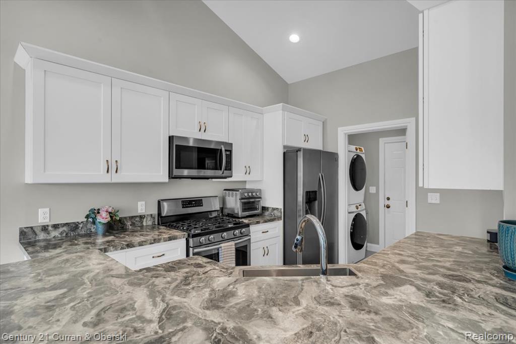 33172 Swallow Drive, Rockwood, MI — Photo 13