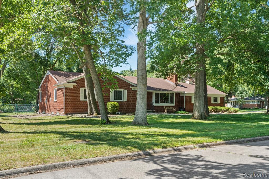 8293 Woodcrest Drive, Grosse Ile, MI 48138 — Photo 8
