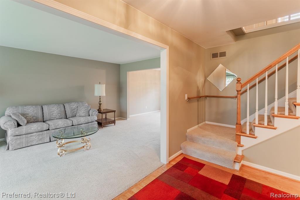 41130 WHITE HAVEN Court, Northville, MI 48168 — Photo 6
