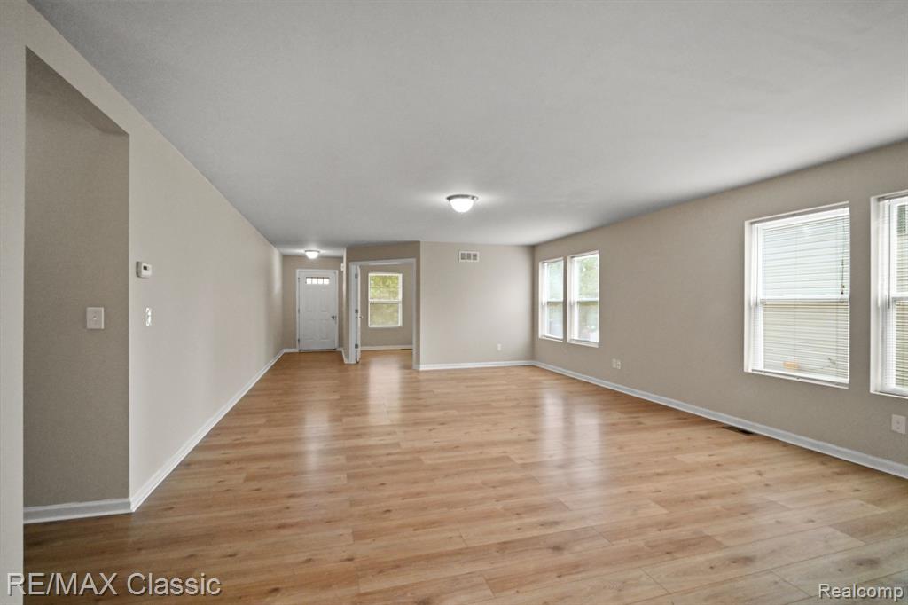 7038 WELLINGTON Lane, Ypsilanti, MI 48197 — Photo 8
