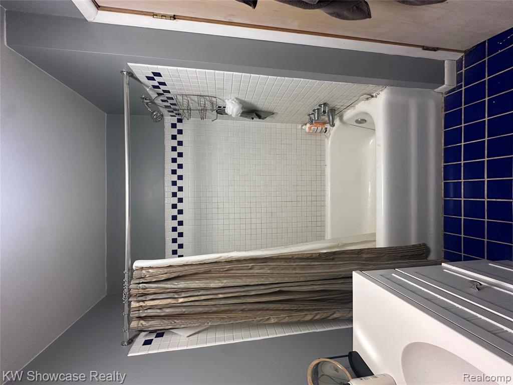 405 Shortridge Avenue, Rochester Hills, MI 48307 — Photo 20