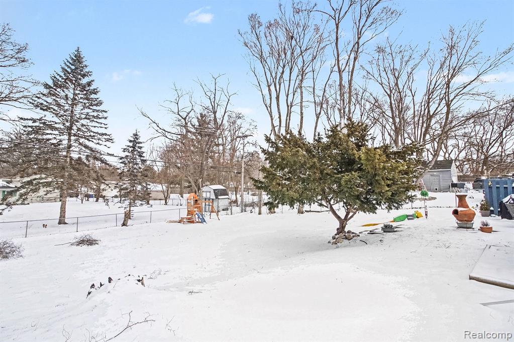 5380 Pontiac Lake Road, Waterford, MI 48327 — Photo 24