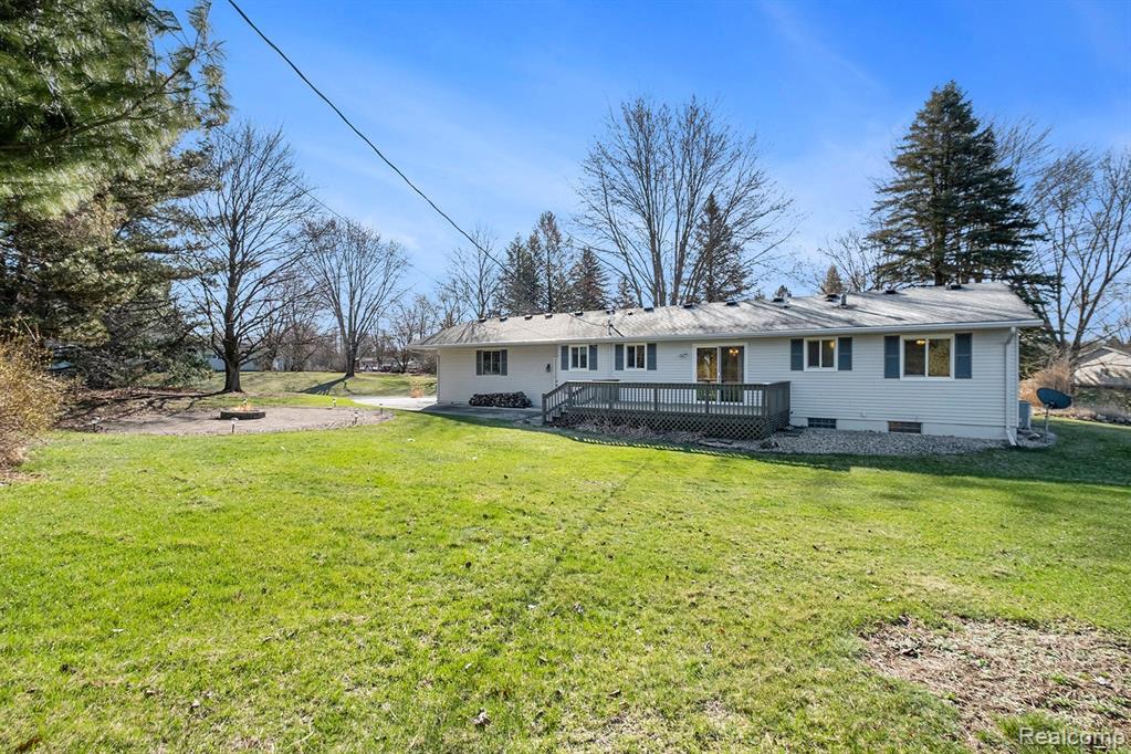 9170 ROBERT BURKE Drive, Brighton, MI 48116 — Photo 23