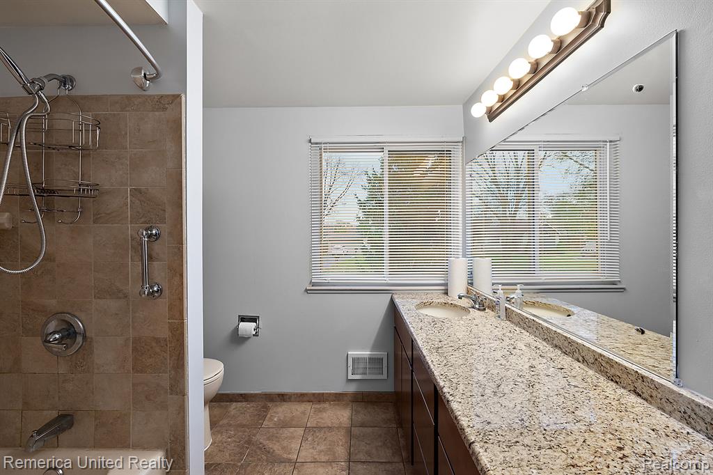 876 RIDGEMONT Street, Commerce Twp, MI 48382 — Photo 19