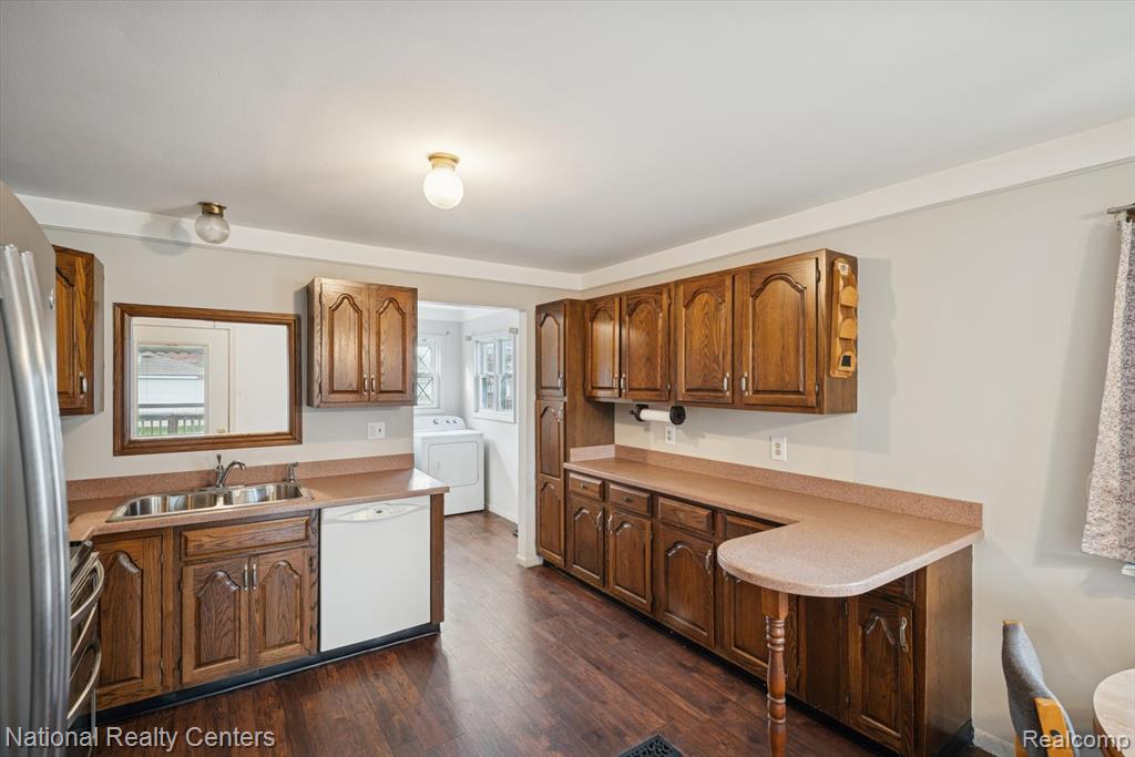 5644 Croissant Street, Dearborn Heights, MI 48125 — Photo 9