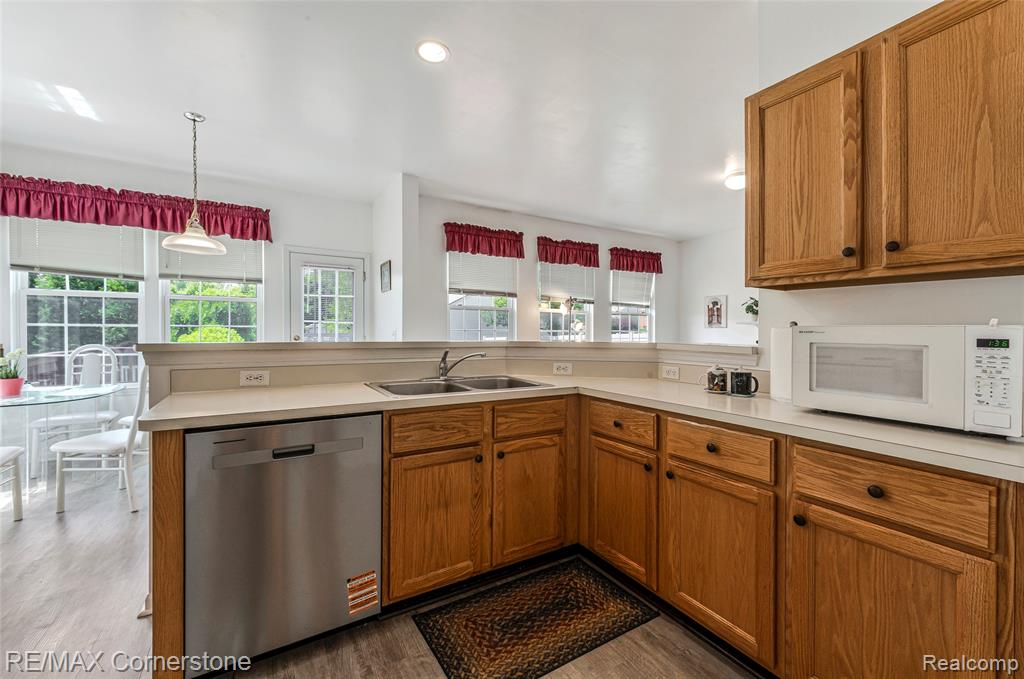 8307 Parkside Drive, Westland, MI — Photo 10