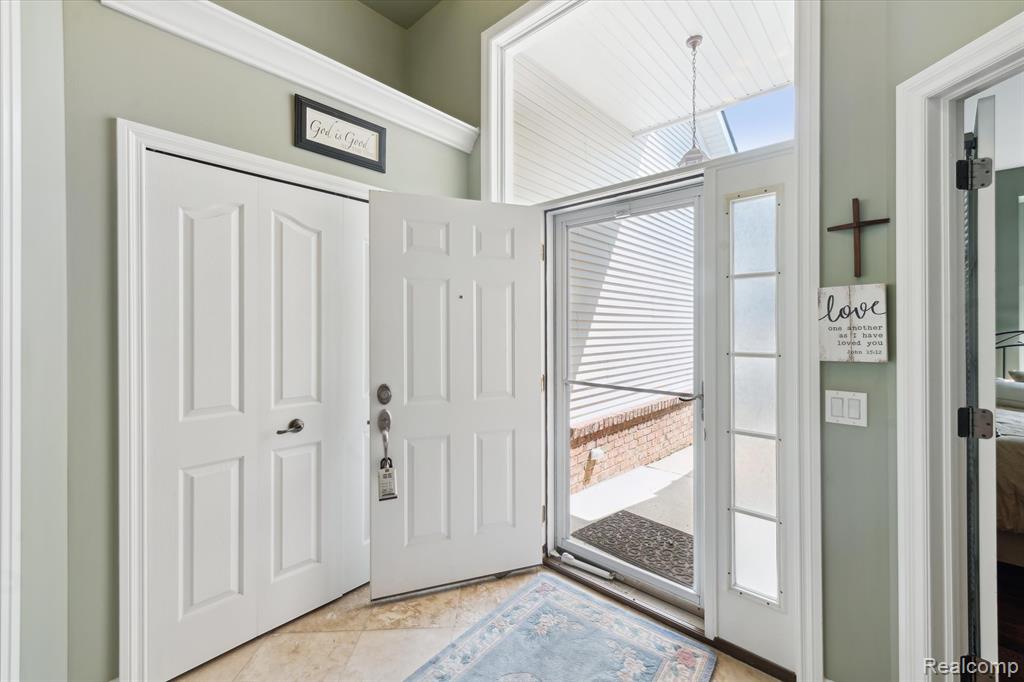10172 Clarkshire Court, South Lyon, MI 48178 — Photo 5