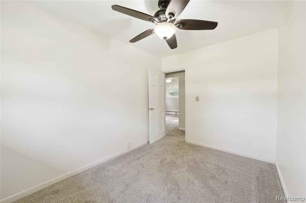 4403 Killarney Park Drive, Burton, MI 48529 — Photo 15