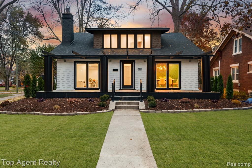 784 Barrington Road, Grosse Pointe Park, MI 48230