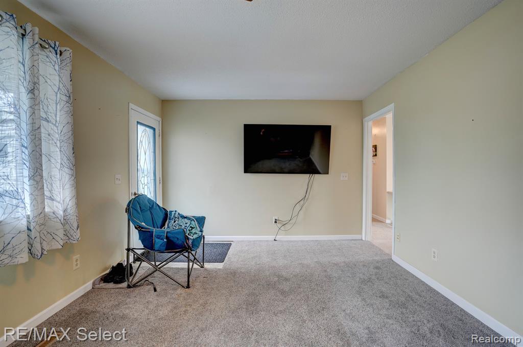 502 W BENJAMIN Street, Linwood, MI 48634 — Photo 3