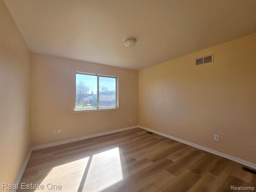 42510 PINEHURST Drive, Clinton Twp, MI 48036 — Photo 17