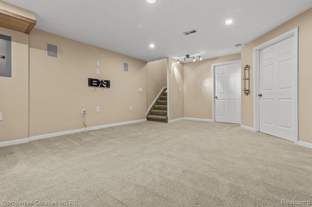 8780 IRONWOOD Drive, Van Buren, MI 48111 — Photo 23
