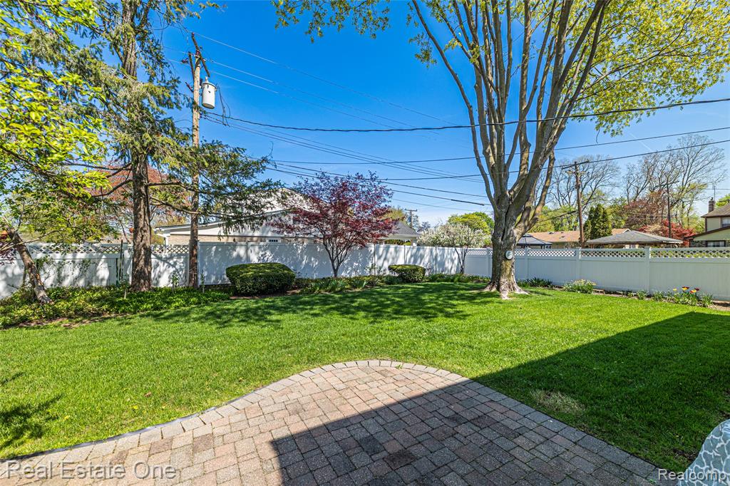 25574 Wilson Drive, Dearborn Heights, MI 48127 — Photo 12