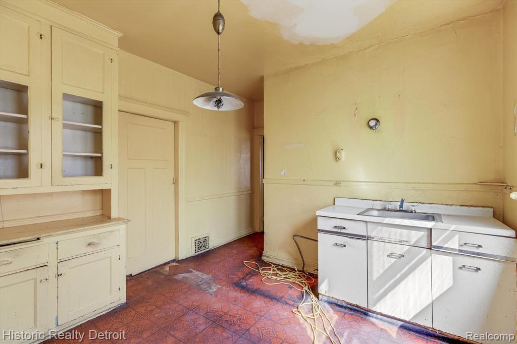 923 CALVERT Street, Detroit, MI 48202 — Photo 10