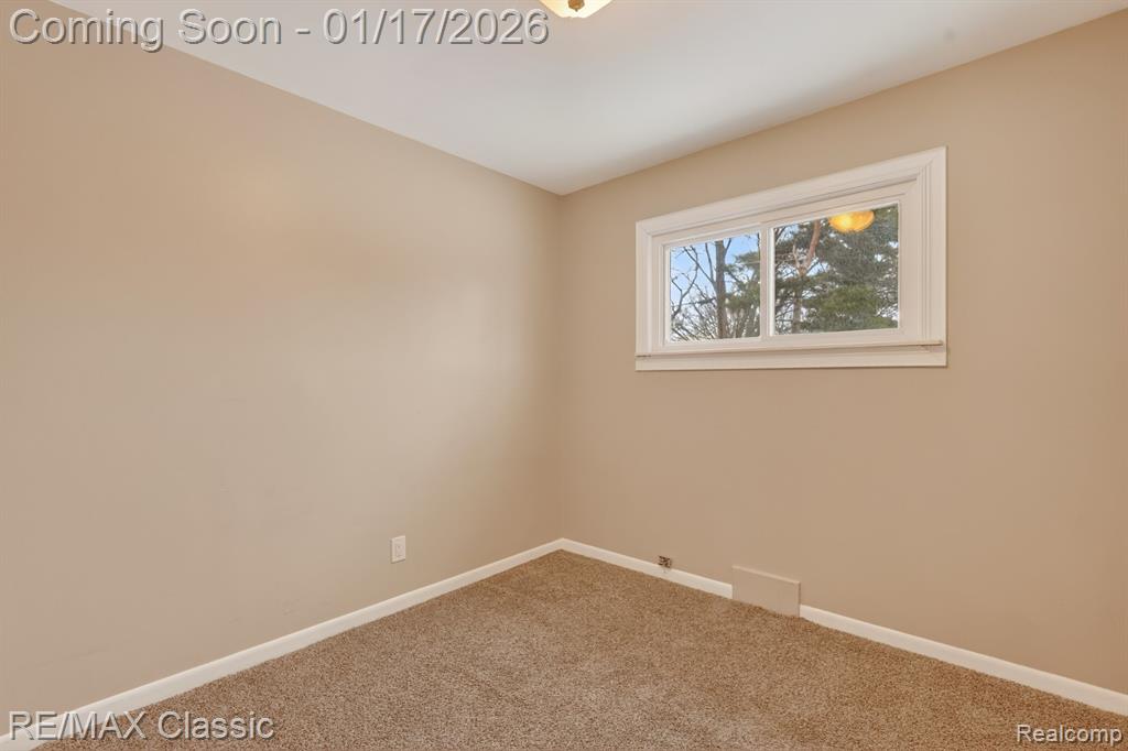 7346 S Shaker Drive, Waterford, MI 48327 — Photo 22